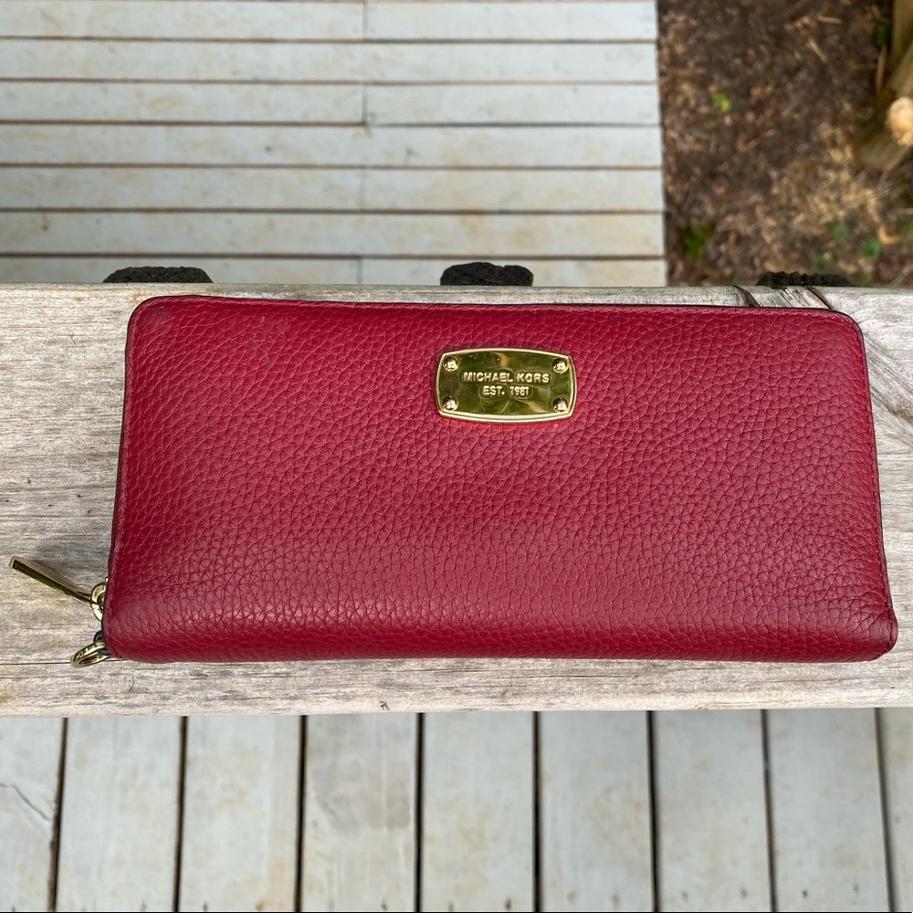 Michael Kors Zip Wallet